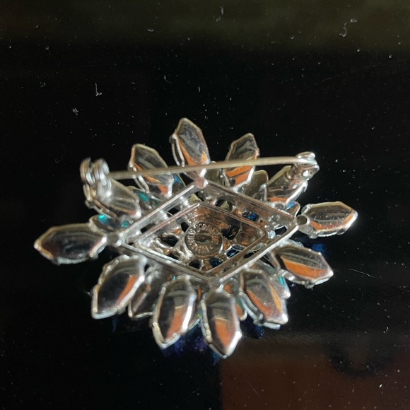 Vintage Aurora Borealis Rhinestone Brooch - Picture 2 of 5